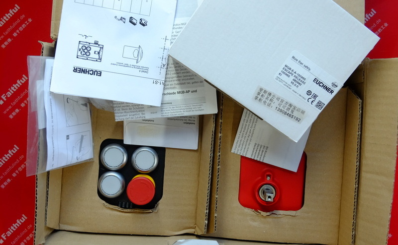 Euchner 158120 EUCHNER Schloss kit MGB-L1HE-APA-L-158120 mit 3 Tasten, Not-Aus-Schalter, RC18-Stecker
