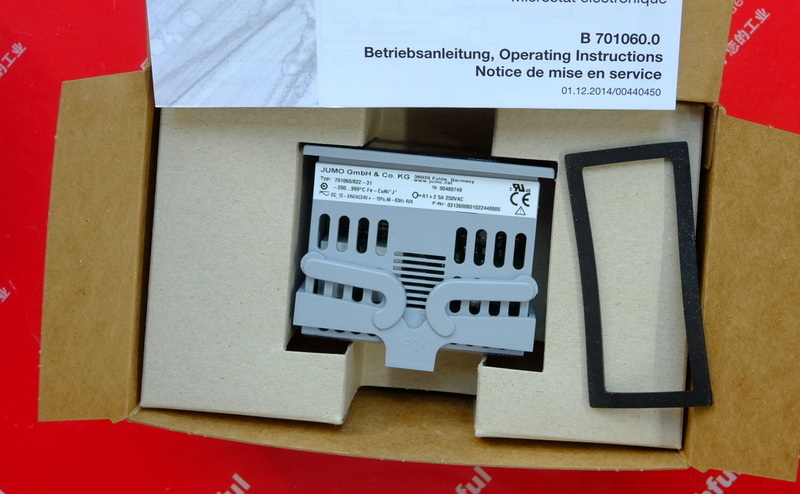 Jumo 00480749 JUMO neuer Temperatur regler 701060/822-31 eTRON M, Heizung oder Kühlung, digitaler elektronischer Mikro controller